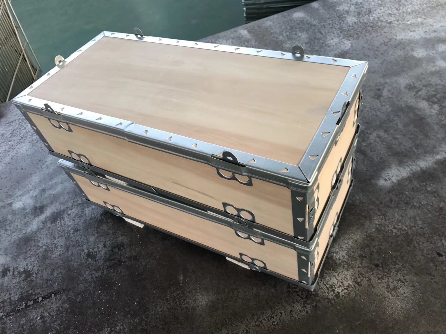 鋼邊箱的生產制作需要哪些設備 鋼邊箱的生產制作需要哪些設備