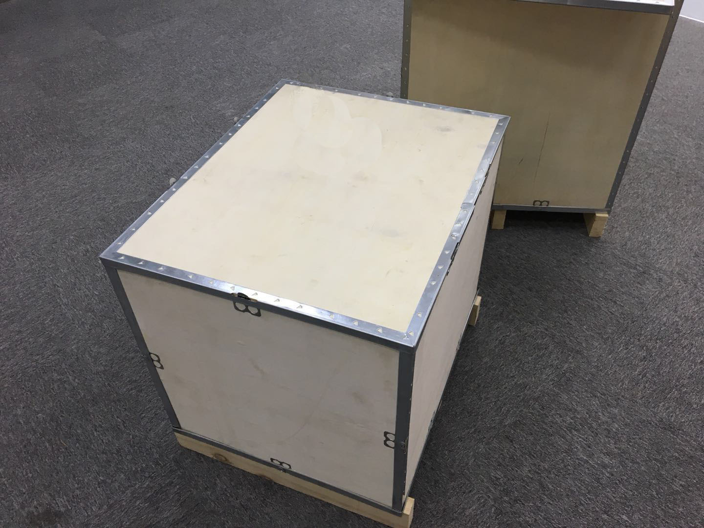 鋼邊箱的生產制作需要哪些設備? 鋼邊箱的生產制作需要哪些設備?